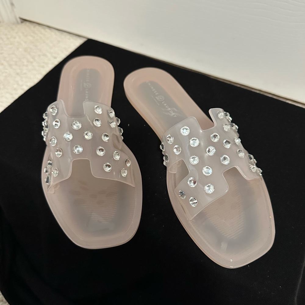 Super cute, BLINGY sandals. Great for pool days, summer parties…